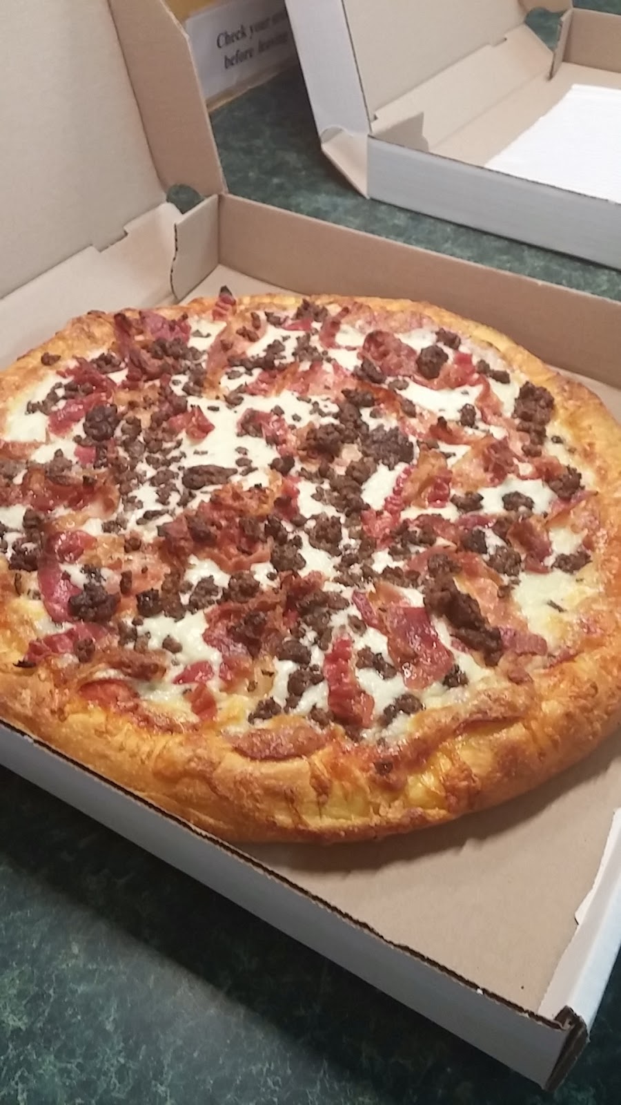 Rockland Pizza | 2294 Laurier St, Rockland, ON K4K 1L4, Canada | Phone: (613) 446-1056