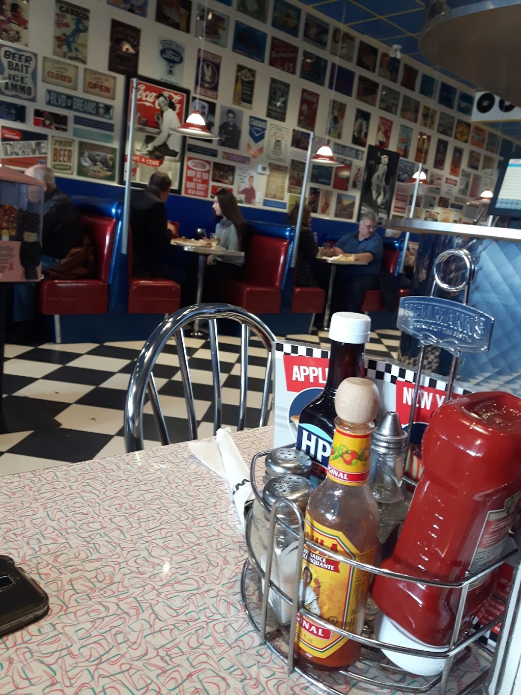 Wimpys Diner | 989 Fennell Ave E, Hamilton, ON L8T 1R1, Canada | Phone: (289) 755-3600