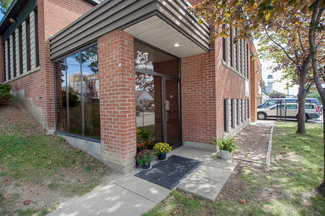 Smile Back Bed and Breakfast | 2547 Eglinton Ave W, York, ON M6M 1T2, Canada | Phone: (647) 529-0803
