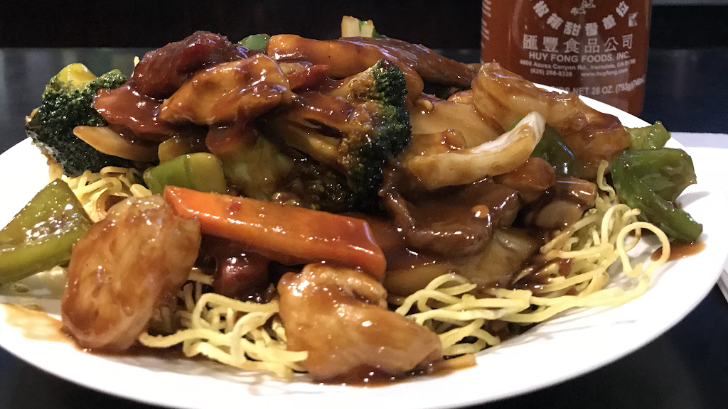 New Flower Drum Restaurant | 2428 Lake Shore Blvd W, Etobicoke, ON M8V 1B7, Canada | Phone: (416) 255-7717