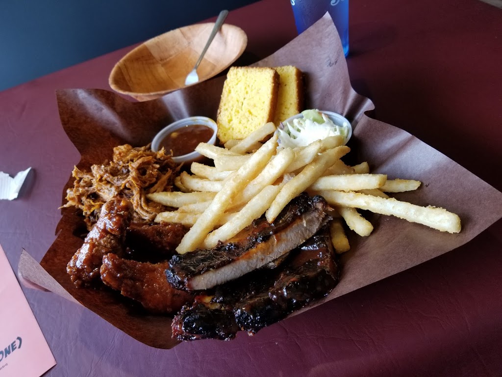 Big Bone BBQ and Wicked Wings | 190 Minets Point Rd, Barrie, ON L4N 4C3, Canada | Phone: (705) 733-2663