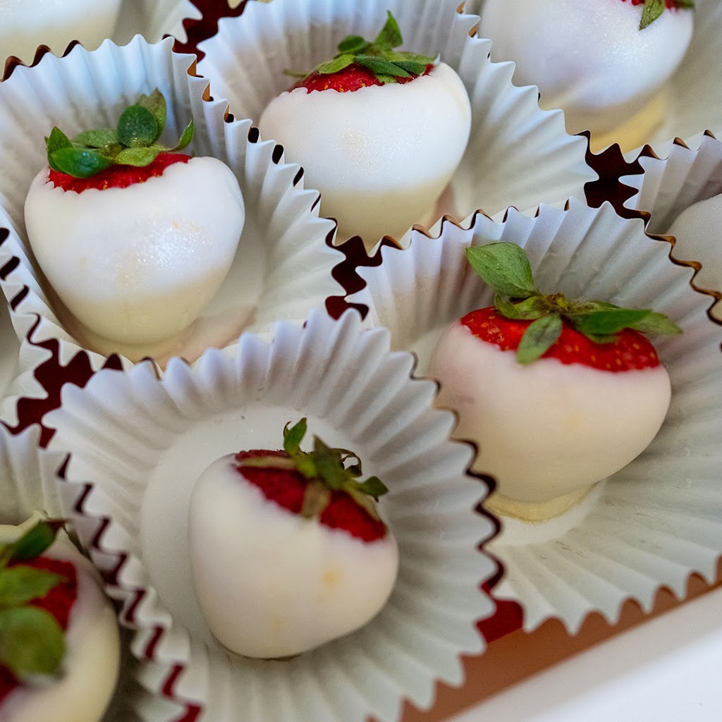 The Sweetest Things Bakery | 1183 Hill St, Innisfil, ON L9S 1Y1, Canada | Phone: (705) 321-7232
