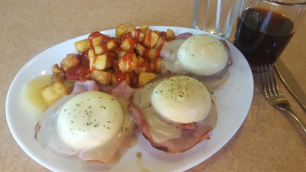 Humptys Family Restaurant - Moose Jaw | 1702 Main St N, Moose Jaw, SK S6H 6M3, Canada | Phone: (306) 694-4255