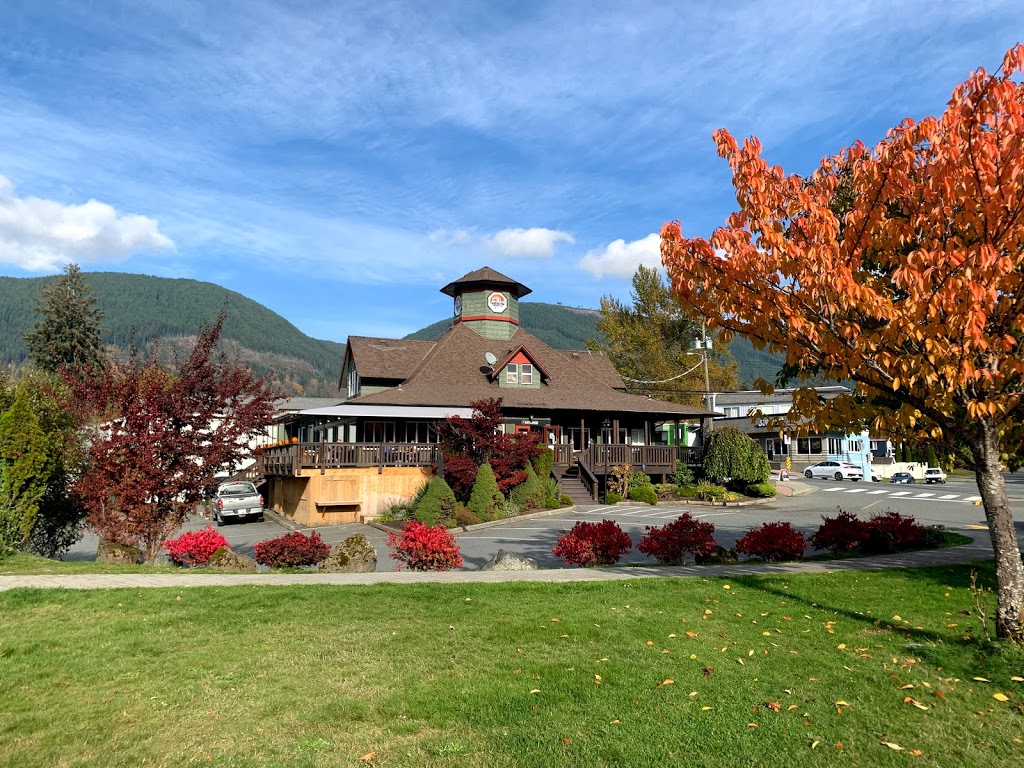 Jakes at the Lake | 109 S Shore Rd, Lake Cowichan, BC V0R 2G0, Canada | Phone: (250) 932-2221
