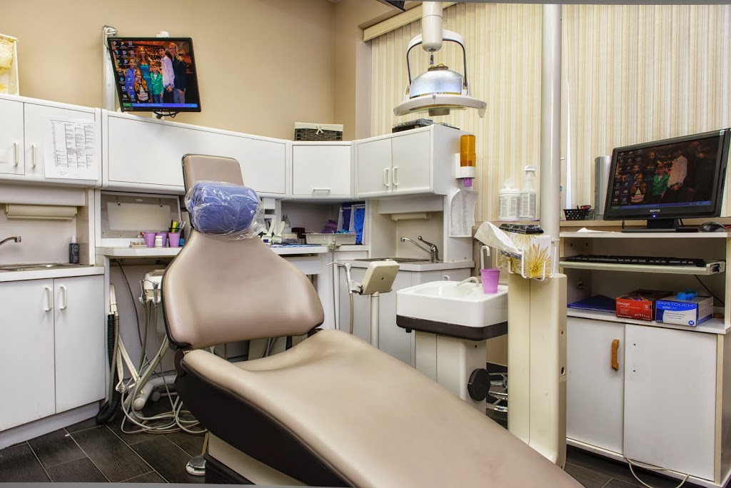 Mortensen Neal S Dr | 17035 Yonge St, Newmarket, ON L3Y 5Y1, Canada | Phone: (905) 853-3728