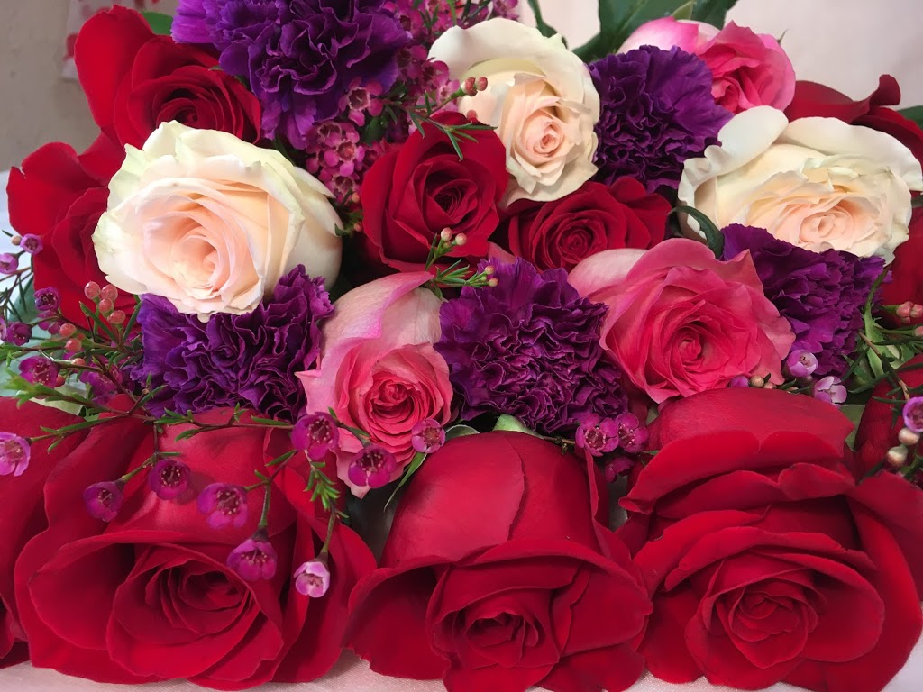 VanWees Mostly Roses | 807 Dundas St, Woodstock, ON N4S 1G2, Canada | Phone: (519) 537-5564