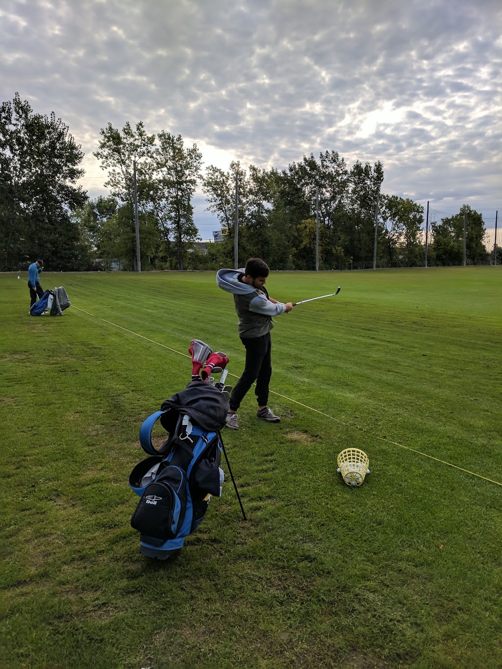 Center De Golf Fabreville Inc | 3285 Bd Sainte-Rose, Laval, QC H7P 4L7, Canada | Phone: (450) 625-5375