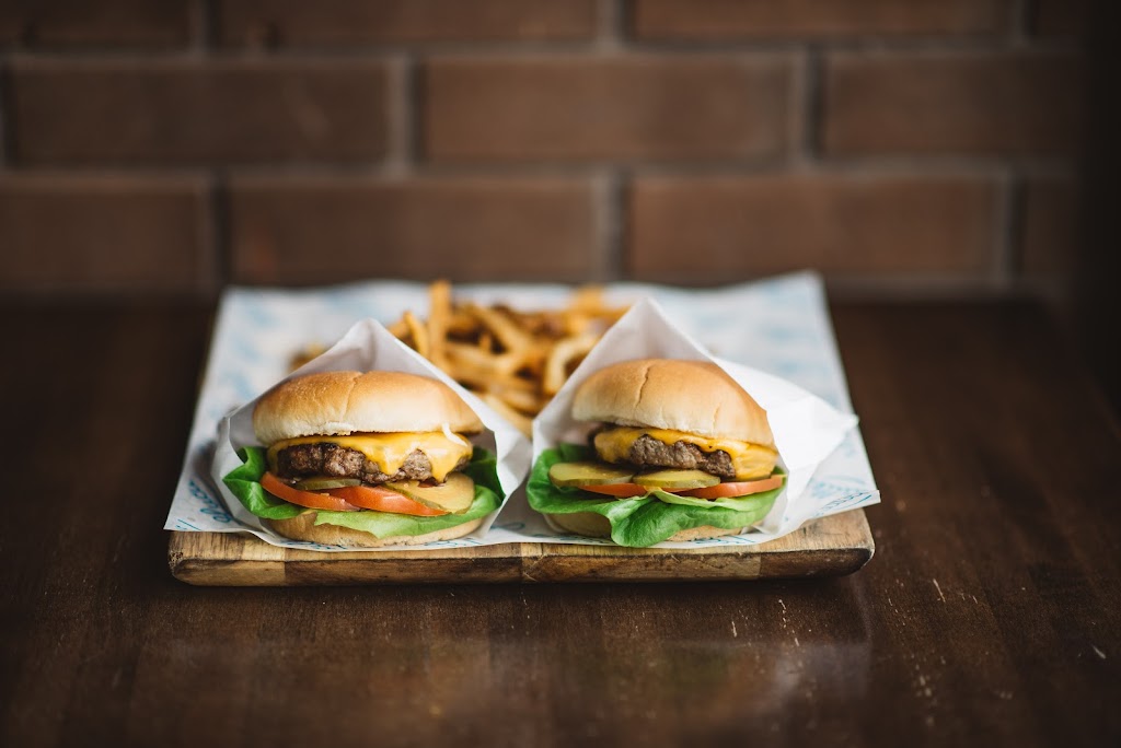 Lucilles Laval | 2565 Bd Daniel-Johnson, Laval, QC H7T 1S8, Canada | Phone: (450) 978-0950