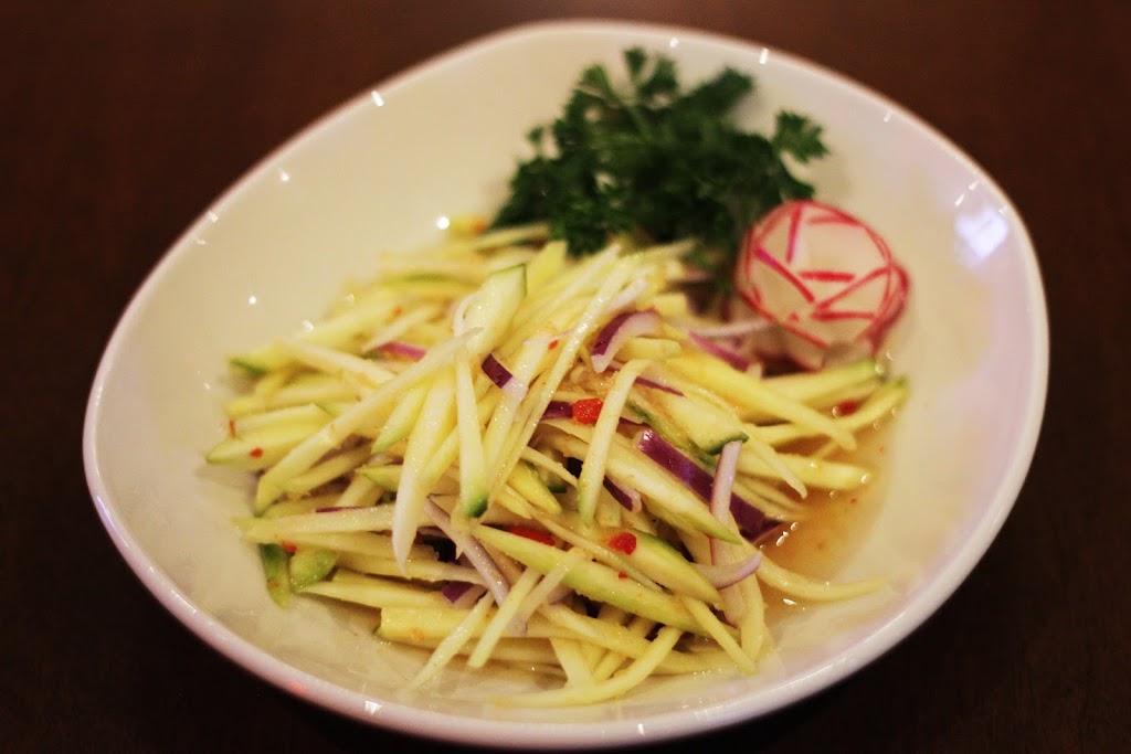 aucointhai | 77 Bd Desjardins E, Sainte-Thérèse, QC J7E 1C5, Canada | Phone: (450) 437-0271