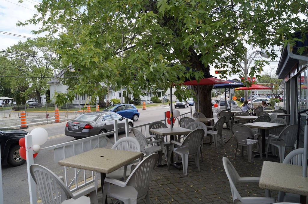 Restaurant LOuragan Resto-Pub 2015 | 1055 Bd du Sacré Coeur, Saint-Félicien, QC G8K 1P7, Canada | Phone: (418) 613-1105