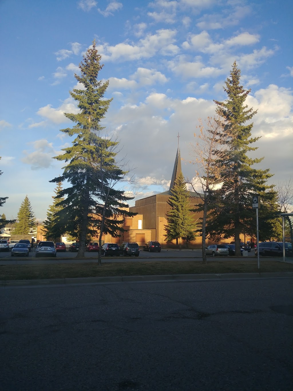 St. Patricks Parish Church | 1414 Shawnessy Blvd SW, Calgary, AB T2Y 2L7, Canada | Phone: (403) 254-6878