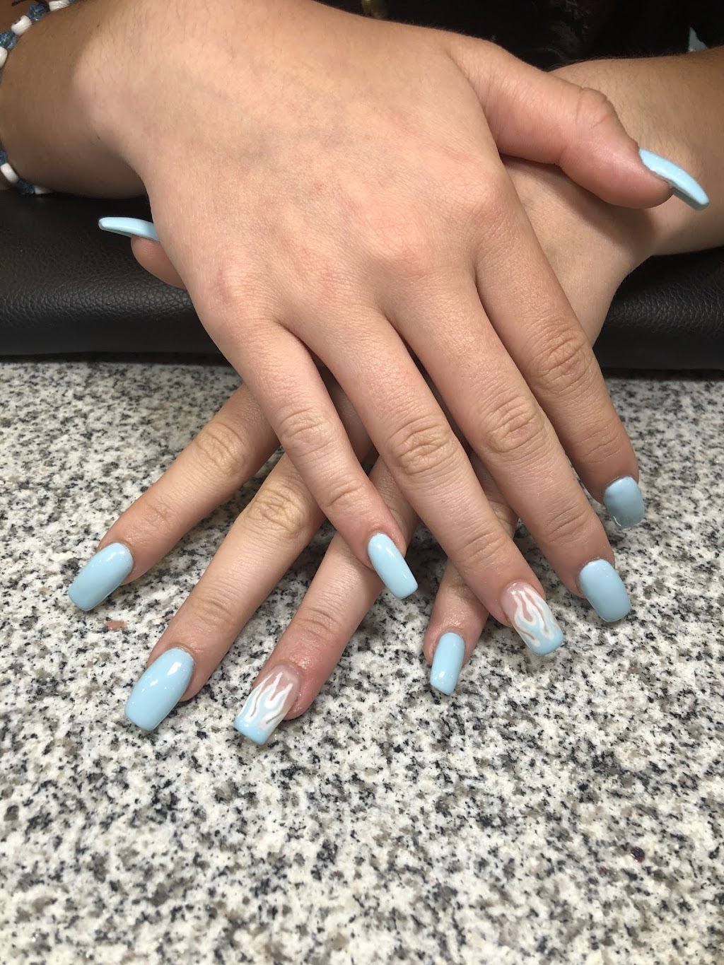 Fashion Nails Salon & Spa | 783 Brant St, Burlington, ON L7R 2J2, Canada | Phone: (905) 632-0220