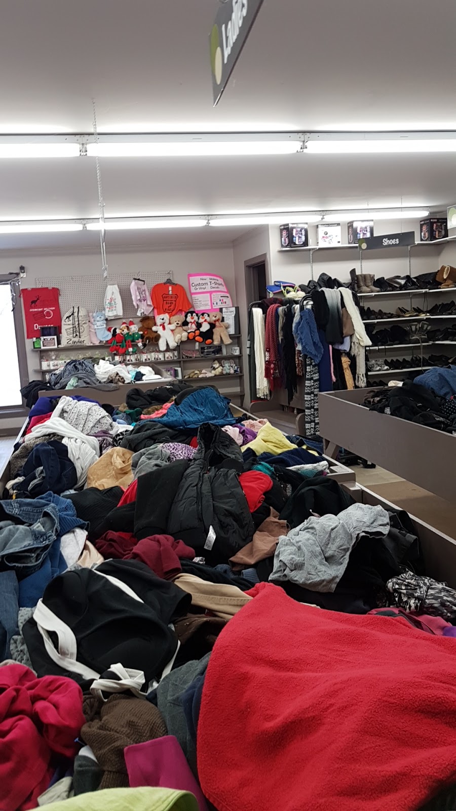 In The Bin Used Clothing | 68 Albert St, Windsor, NS B0N 2T0, Canada | Phone: (902) 798-4345