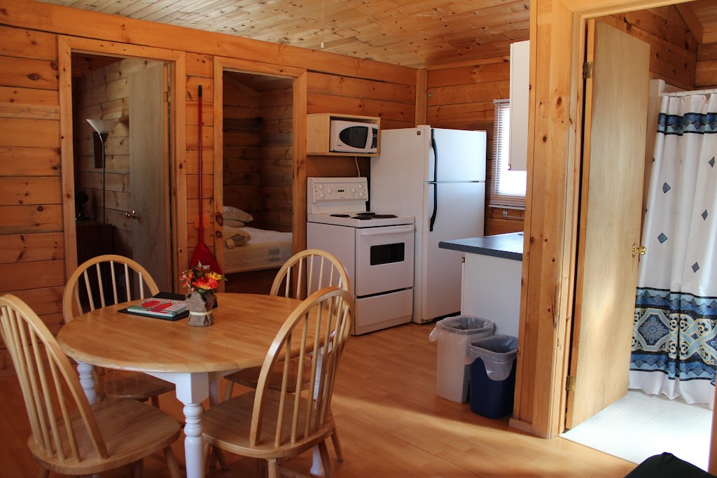 Beach Front Cottages | 191 9th St S, Sauble Beach, ON N0H 2G0, Canada | Phone: (519) 935-3457