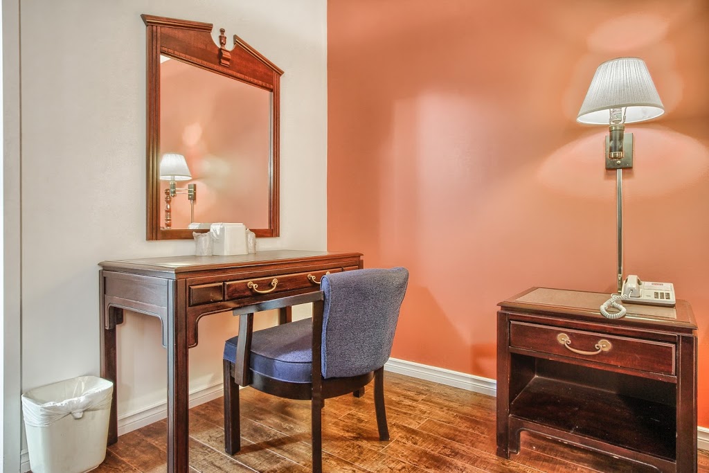 Motel 6 Windsor, ON | 2000 Huron Church Rd, Windsor, ON N9C 2L5, Canada | Phone: (519) 966-8811