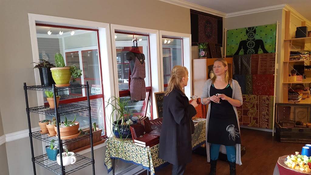 Afsari Boutique | 9745 Willow St, Chemainus, BC V0R 1K0, Canada | Phone: (250) 710-3701