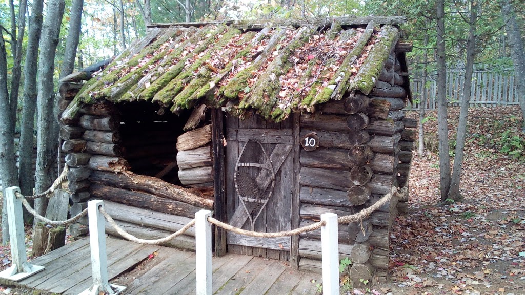 Village du Bucheron | 840 5e Av, Grandes-Piles, QC G0X 1H0, Canada | Phone: (819) 538-5885