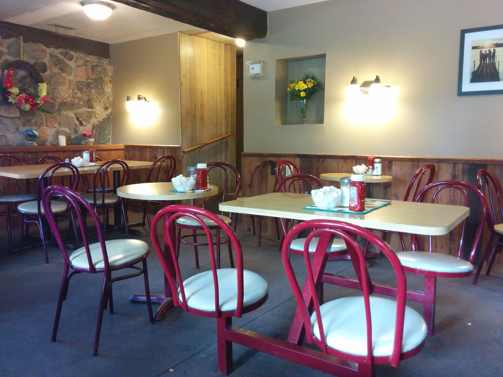Belwood Super Snax | 5 George St, Belwood, ON N0B 1J0, Canada | Phone: (519) 843-5655