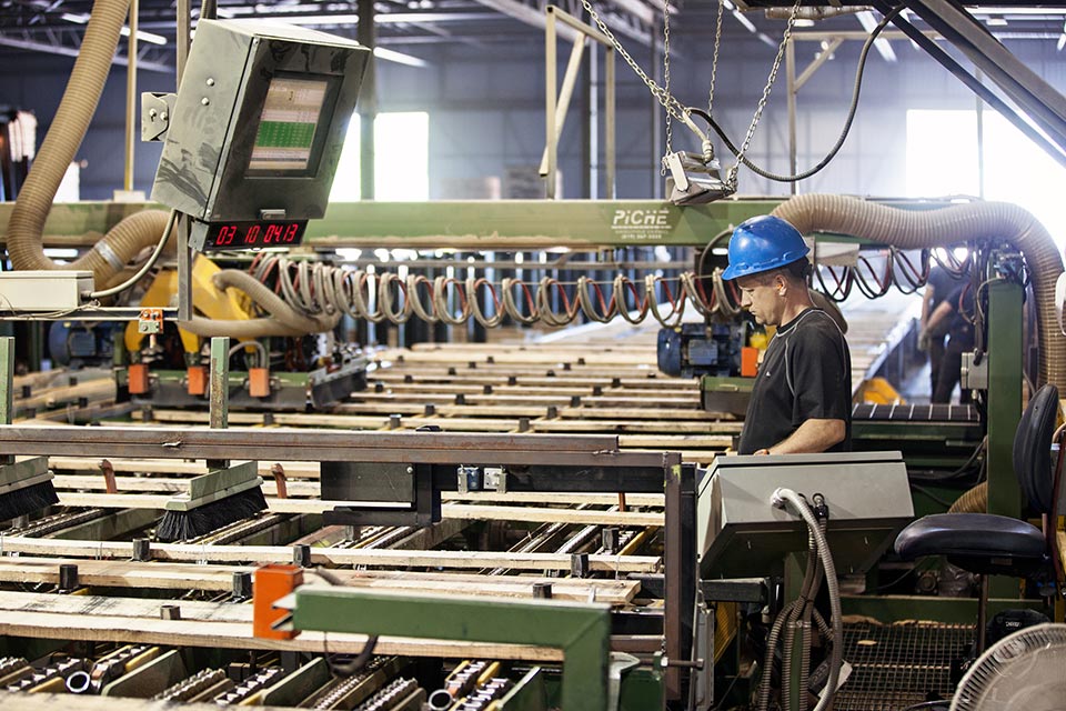 Bois Poulin Inc | 4525 Rue Jean Duchesne, Shawinigan-Sud, QC G9N 6T5, Canada | Phone: (819) 537-5721