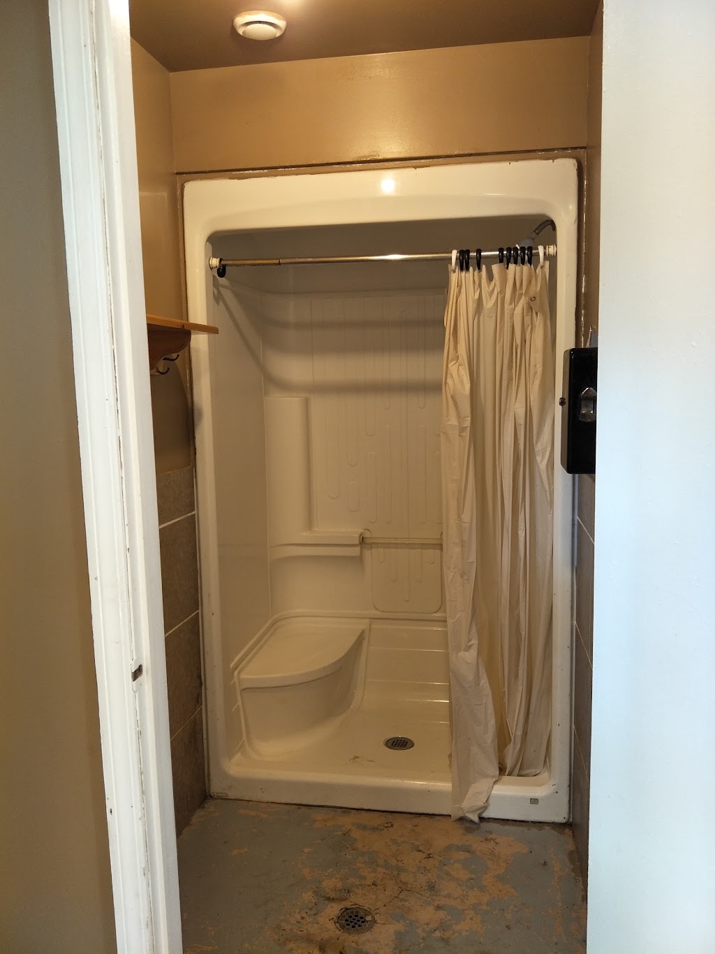 Roxys Variety & Cabin Rentals tent sites. | 6313 Hwy 6, Tobermory, ON N0H 2R0, Canada | Phone: (519) 596-8300