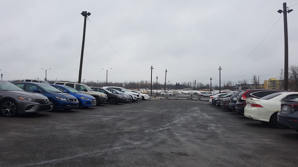 Stationnement | Unnamed Road, Saint-Constant, QC J5A 2S2, Canada