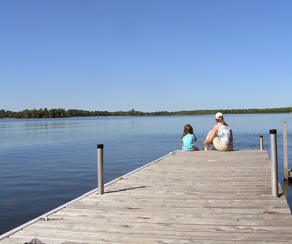 Lakeside Cottages | lodging | 1650 Stenner Rd, Lakefield, ON K0L 2H0, Canada | 7056527160 OR +1 705-652-7160
