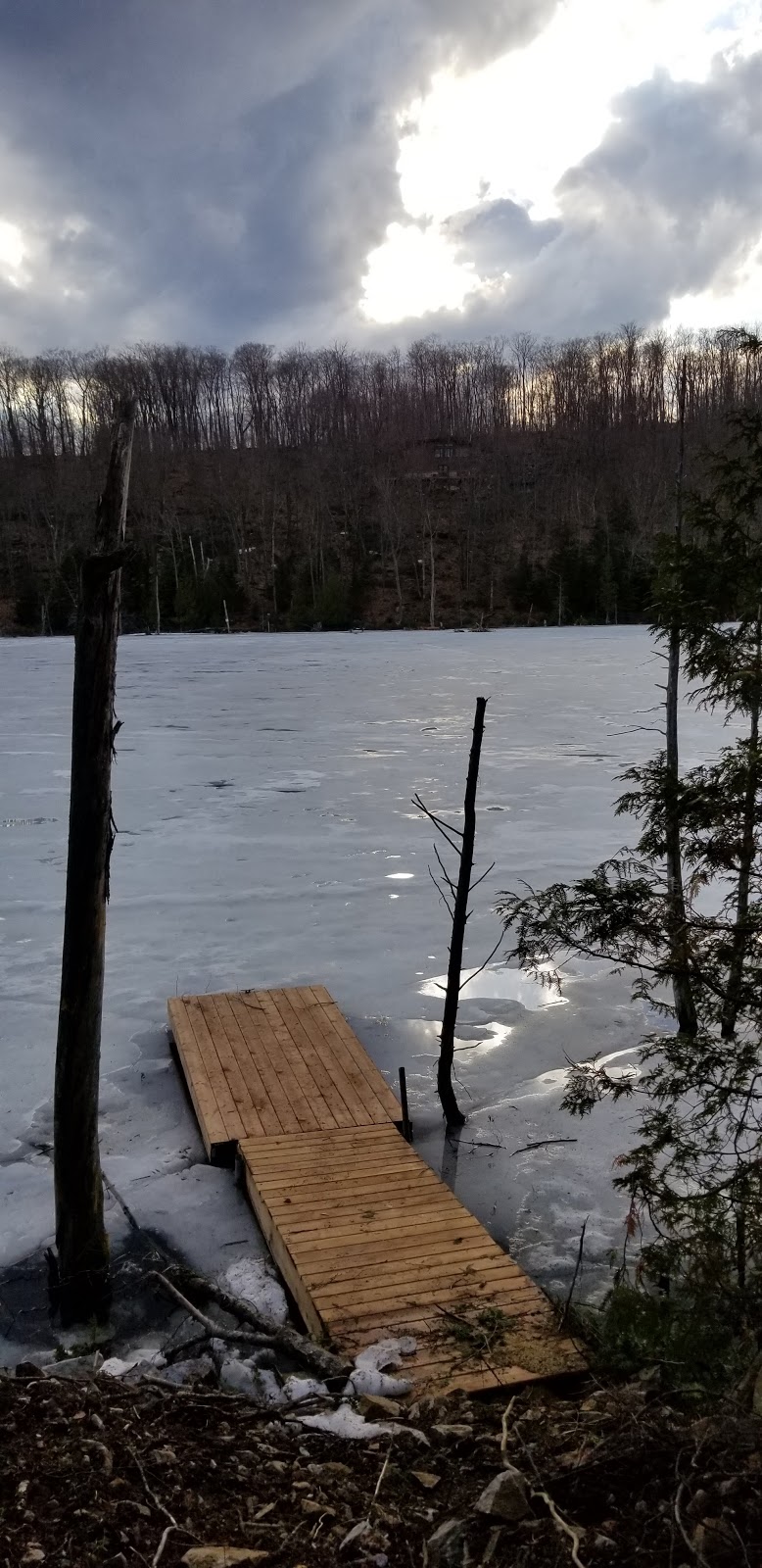 Chalet La Belette 144 | Chemin des Lacs à May, Entrelacs, QC J0T 2E0, Canada | Phone: (438) 888-8000