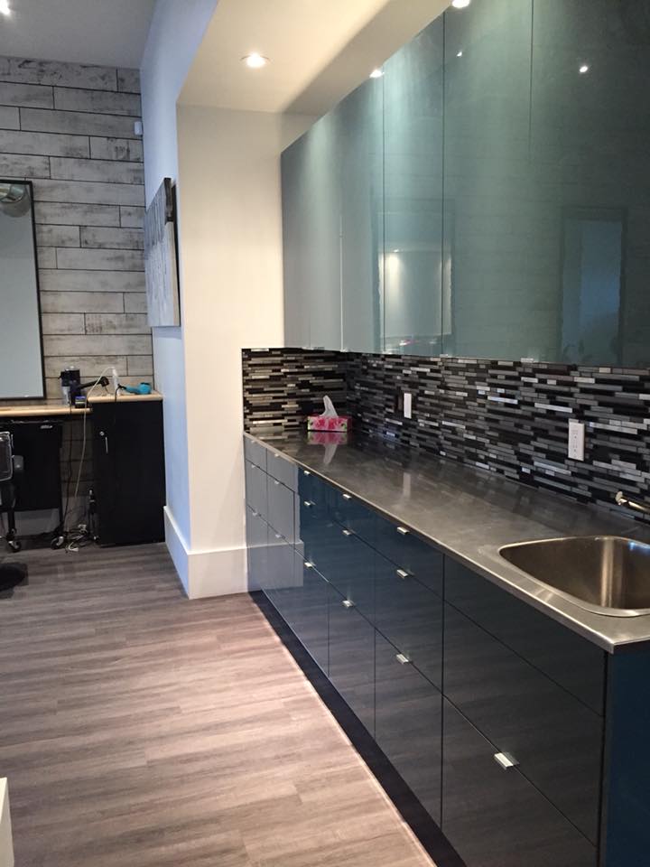 Swivel Salon | 3001 26 Ave SW, Calgary, AB T3E 2K7, Canada | Phone: (403) 453-4247