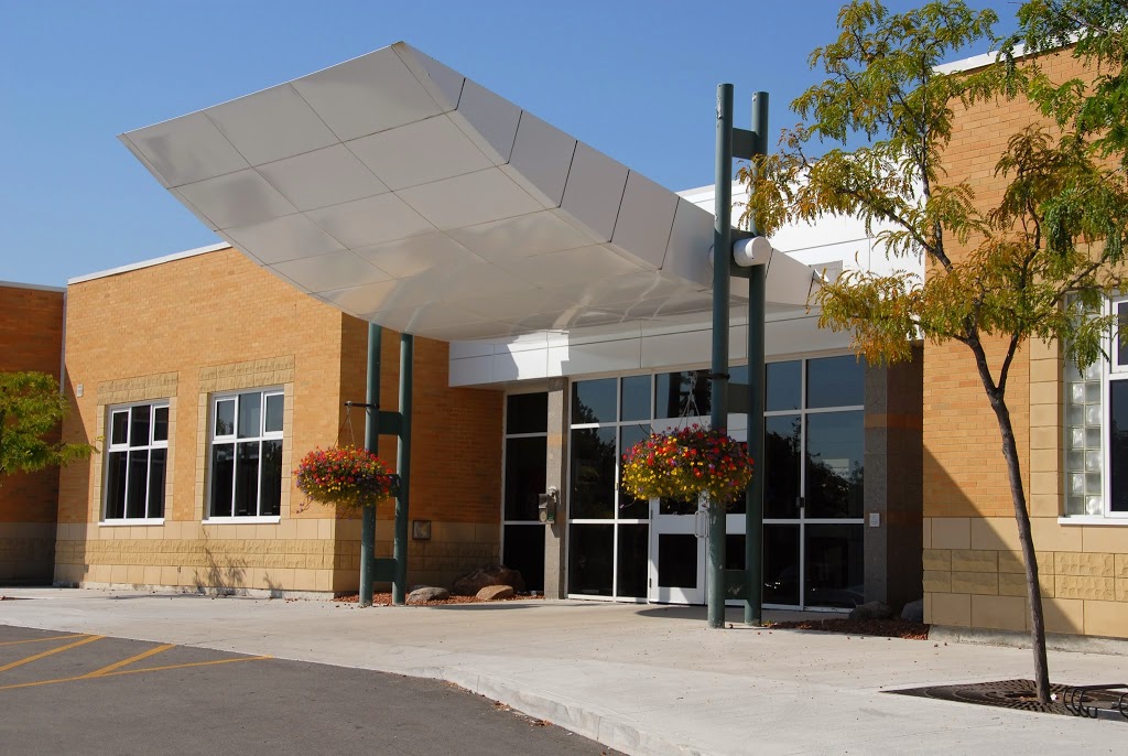 Bayview Hill Community Centre & Pool | 114 Spadina Rd, Richmond Hill, ON L4B 2Y9, Canada | Phone: (905) 508-5995