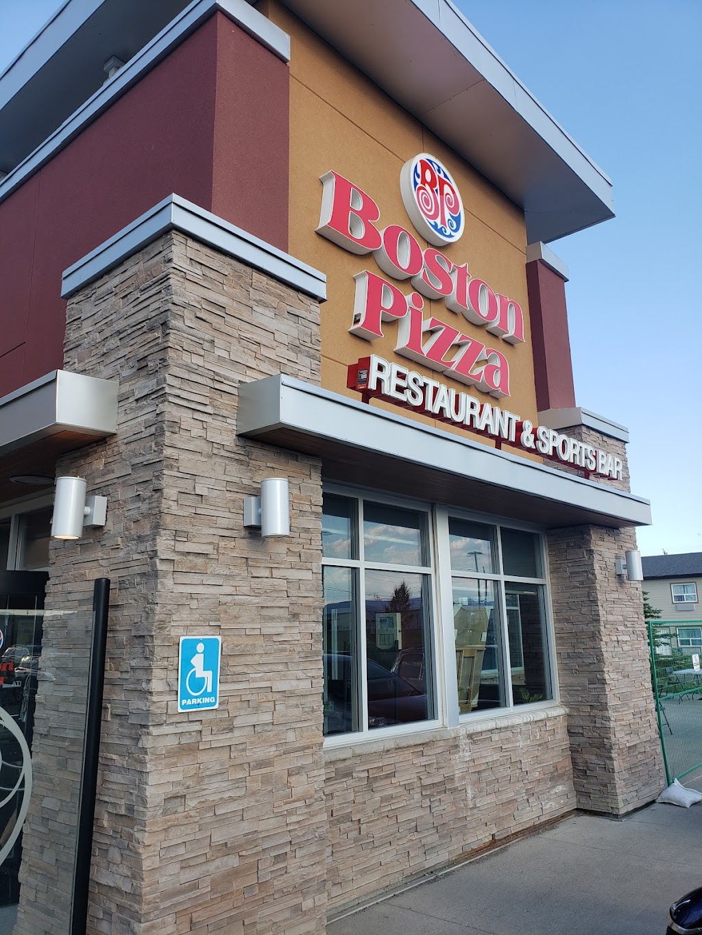 Boston Pizza | 1130 Table Mountain St, Pincher Creek, AB T0K 1W0, Canada | Phone: (403) 627-2787