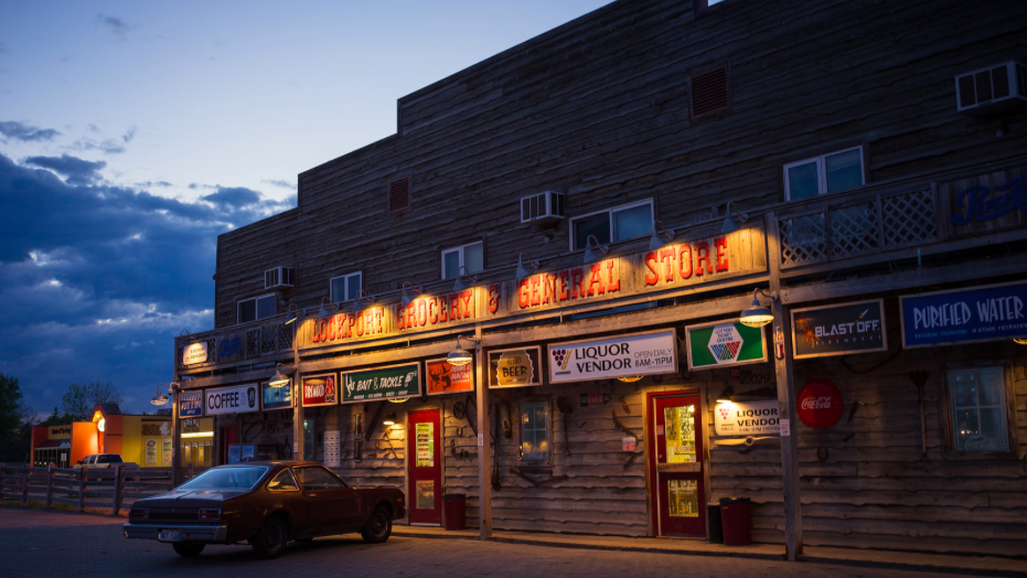 Lockport Grocery - General Store & Liquor Vendor | 23029 Provincial Trunk Hwy 44, Lockport, MB R1B 1A1, Canada | Phone: (204) 757-2222