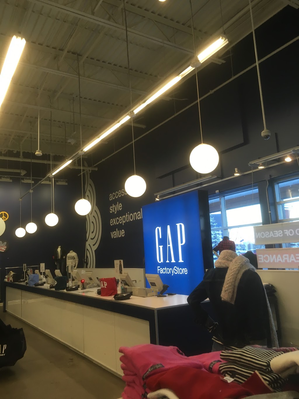 Gap Outlet | 8180 11 St SE, Calgary, AB T2H 3B5, Canada | Phone: (403) 253-8472