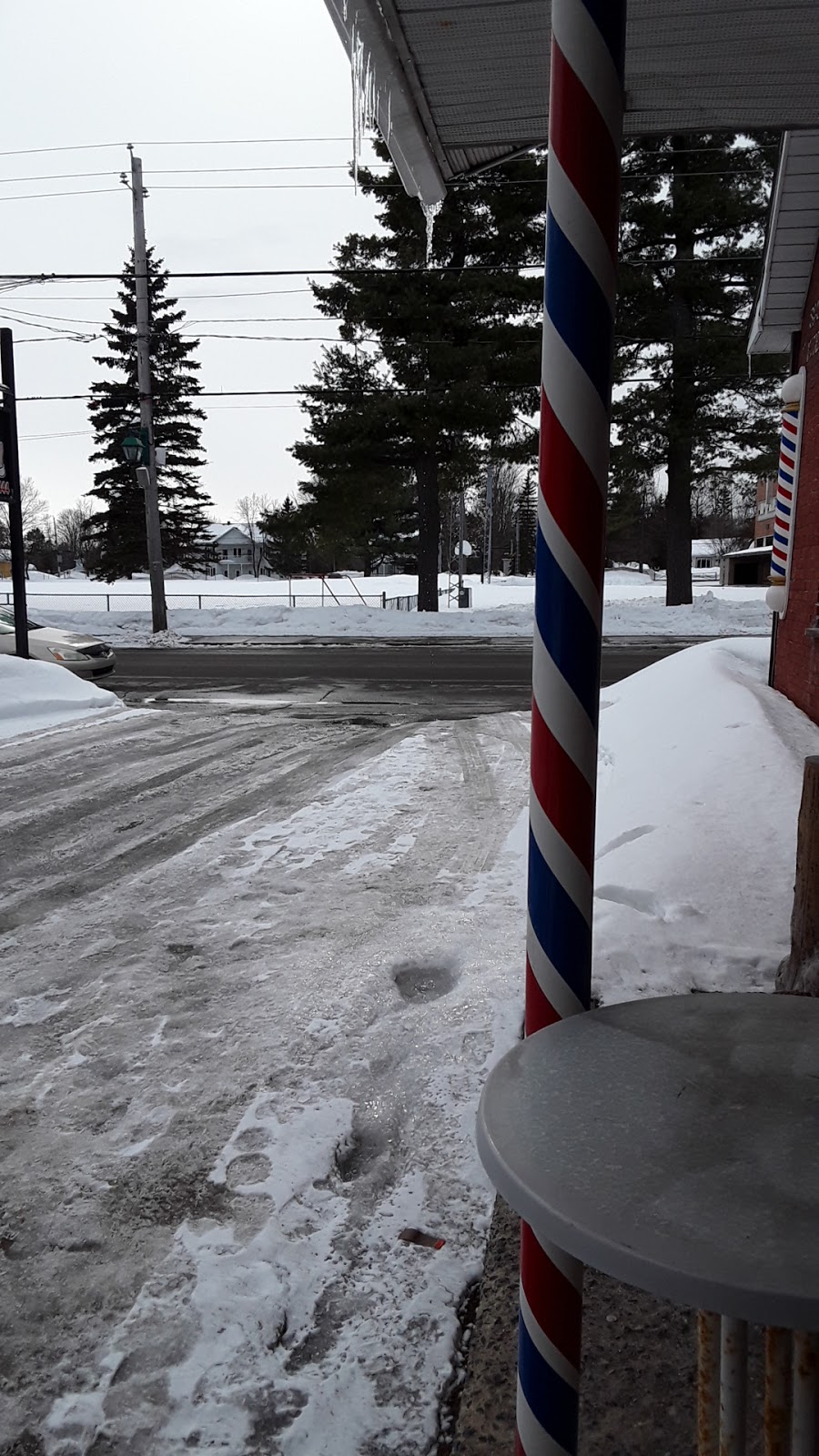 Salon de Barbier le ptit Viateur | 3718-2 Rue Queen sur le coté de la, cordonnerie, Rawdon, QC J0K 1S0, Canada | Phone: (450) 834-1034