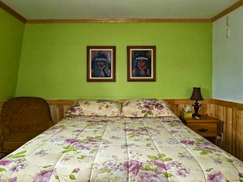Auberge Maison Robertson | 1645 Rue Ouiatchouan, Mashteuiatsh, QC G0W 2H0, Canada | Phone: (418) 275-8375