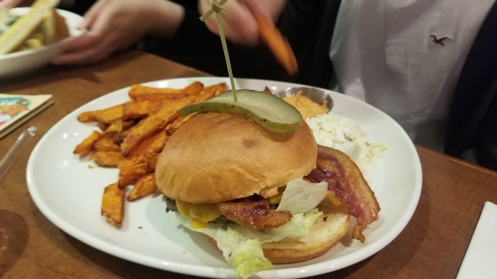 White Spot | 6500 Hastings St, Burnaby, BC V5B 1S2, Canada | Phone: (604) 299-2214