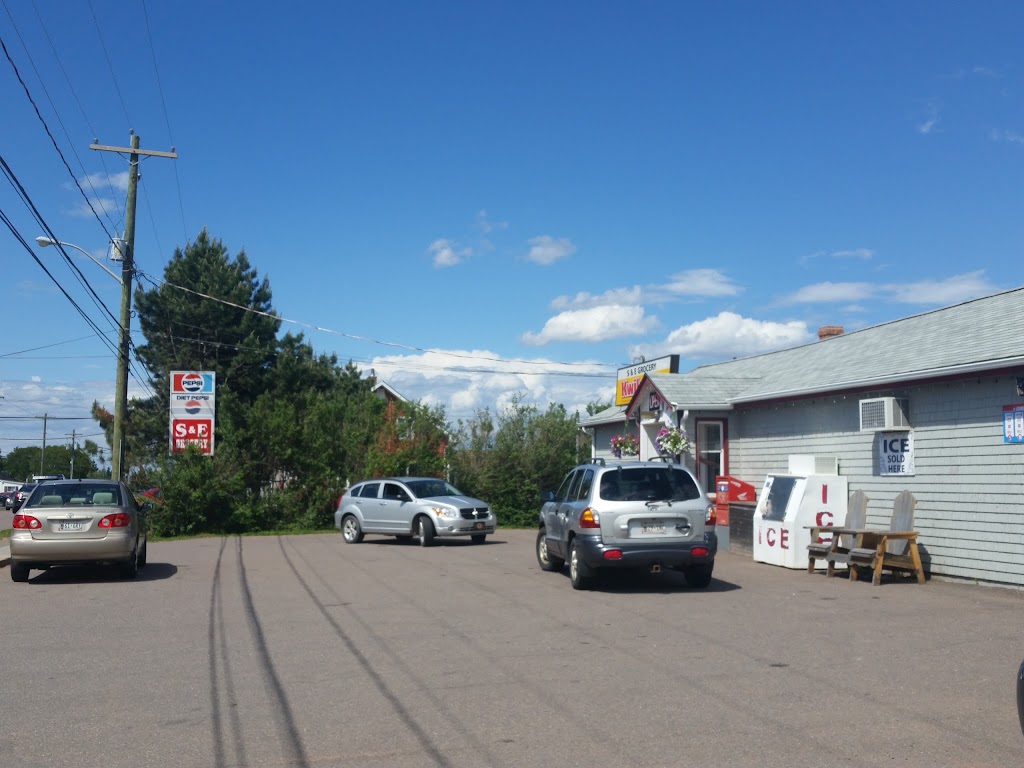 S & E Grocery | 415 Central St, Summerside, PE C1N 3N5, Canada | Phone: (902) 436-8902