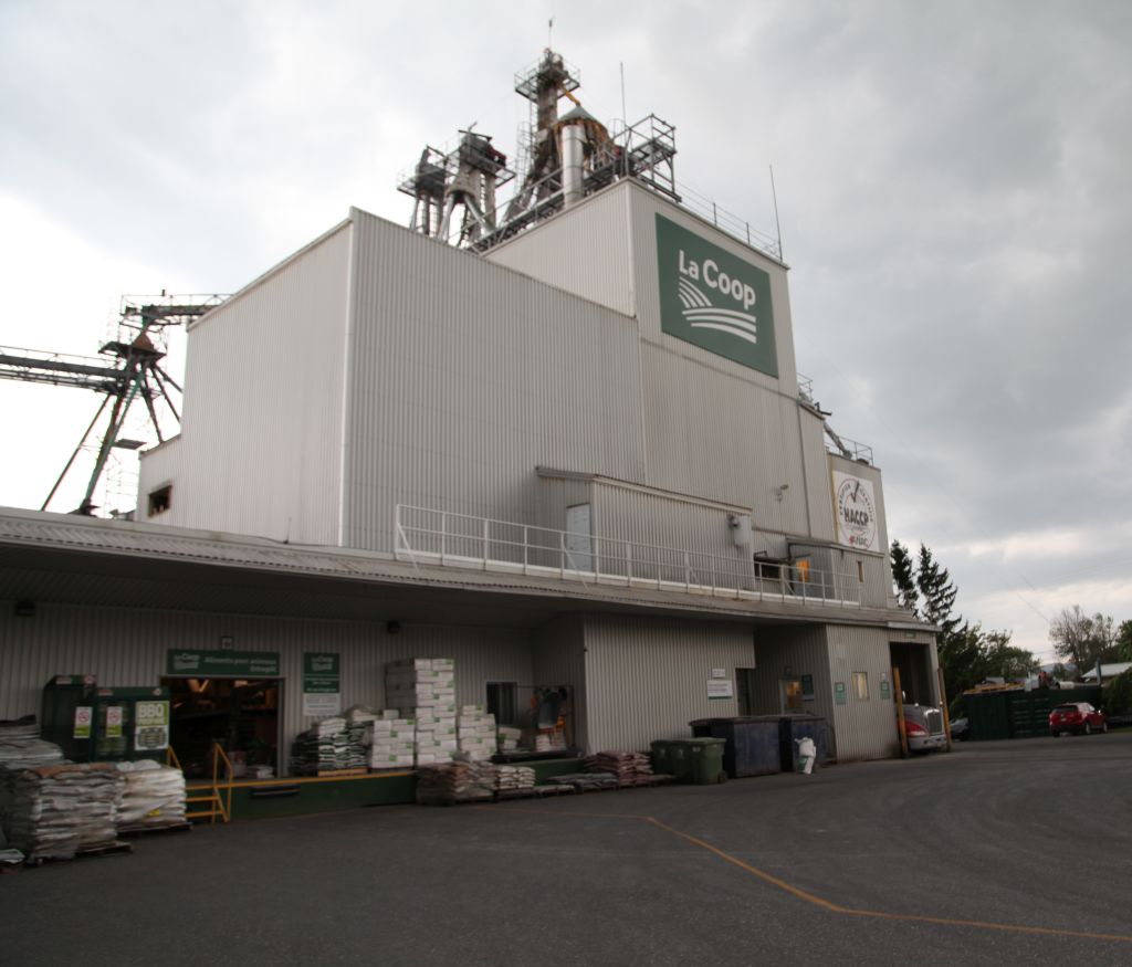 Agrizone La Coop des Montérégiennes - St-Damase | 79 Rue Principale, Saint-Damase, QC J0H 1J0, Canada | Phone: (450) 797-3322