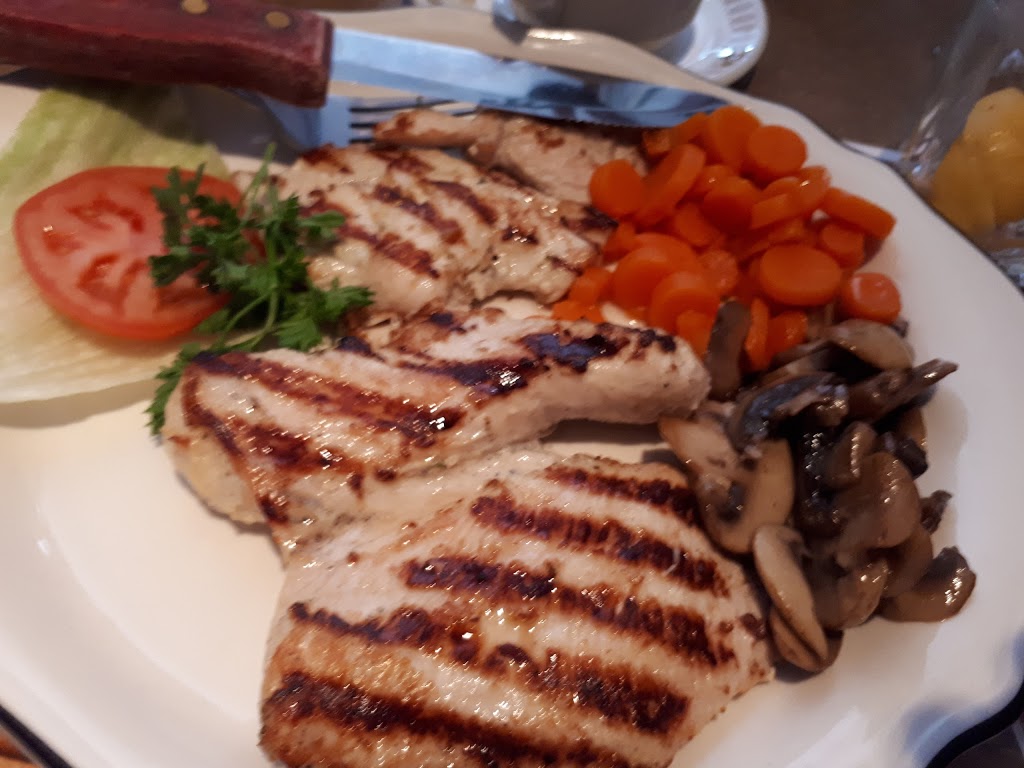 Rock Dell Steak House & Tavern | 9386 Beachwood Rd, Collingwood, ON L9Y 3Z1, Canada | Phone: (705) 445-3186