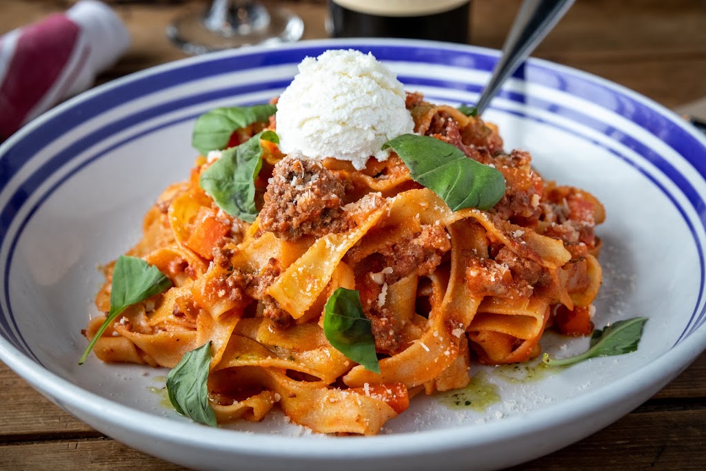 Scaddabush Italian Kitchen & Bar | 209 Rathburn Rd W, Mississauga, ON L5B 4C1, Canada | Phone: (905) 281-1721
