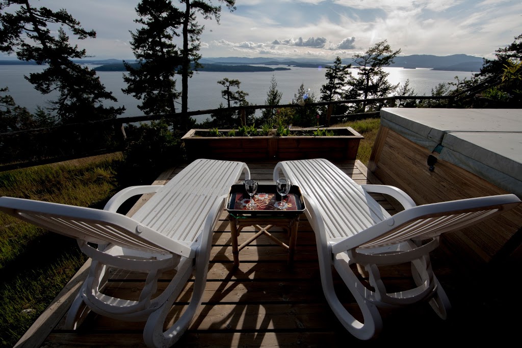 Shangri-La Oceanfront B&B | 5909 Pirates Rd, Pender Island, BC V0N 2M2, Canada | Phone: (250) 984-8109