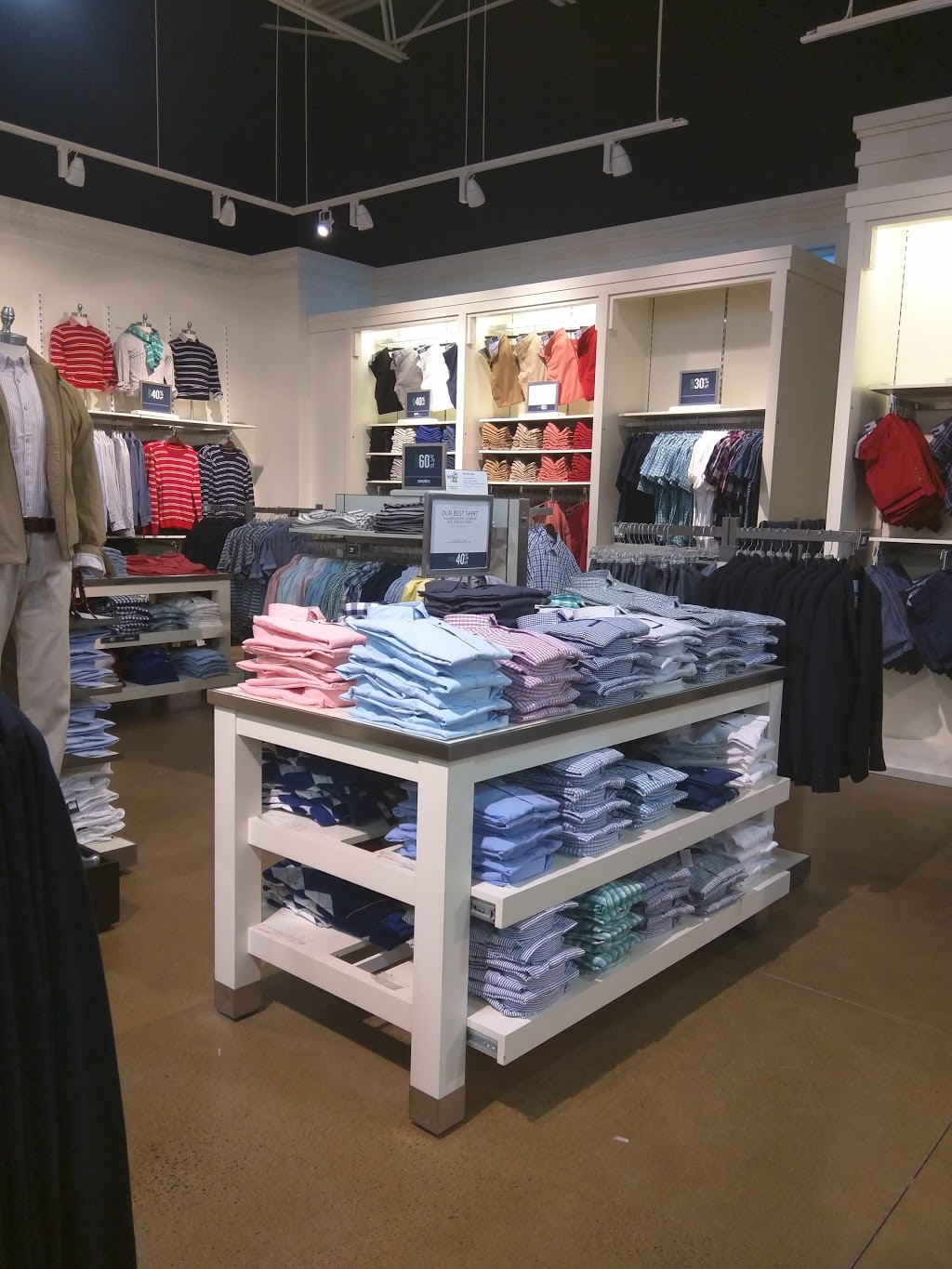 Kings Crossing Fashion Outlet | 95 Dalton Ave, Kingston, ON K7K 0C4, Canada | Phone: (888) 768-5227