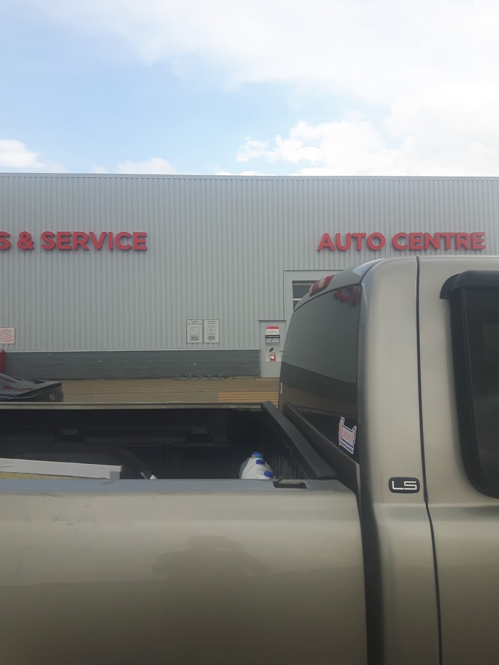 Canadian Tire - Wallaceburg, ON | 74 McNaughton Ave, Wallaceburg, ON N8A 1R9, Canada | Phone: (519) 627-4251