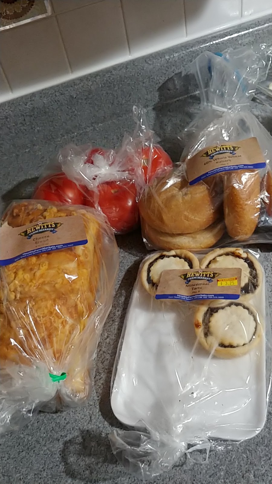 Hewitts Farm Market & Bakery | 3331 Town Line, Coldwater, ON L0K 1E0, Canada | Phone: (705) 325-3000