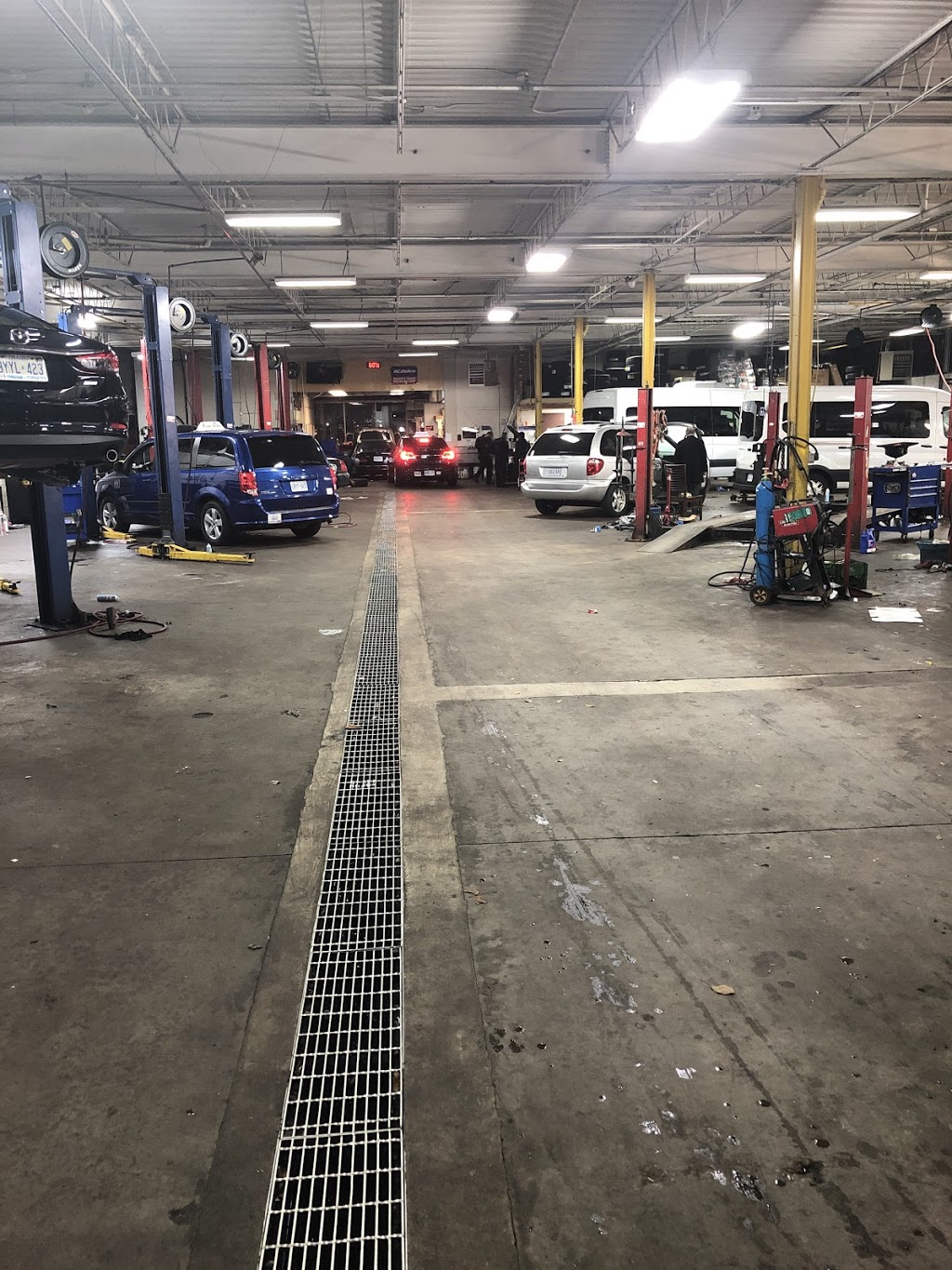 E&S AUTOMOTIVE INC | car repair | 71 City View Dr, Etobicoke, ON M9W 5A5, Canada | 4162400404 OR +1 416-240-0404
