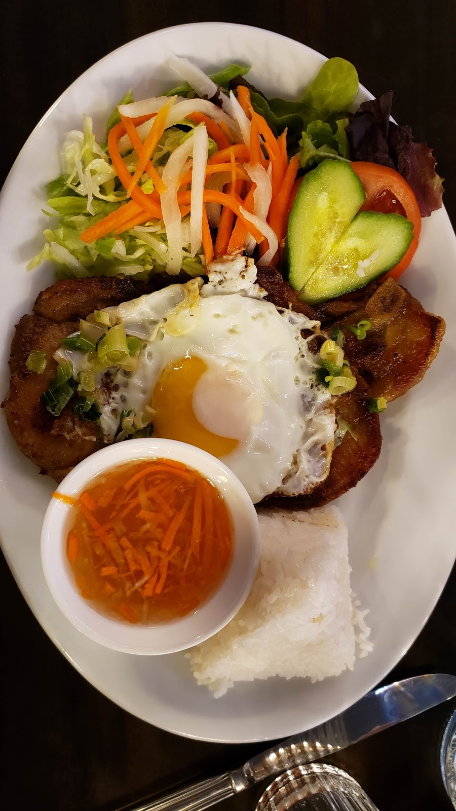 SAIGON Bistro Restaurant | 122 Atlantic Ave, Toronto, ON M6K 1X9, Canada | Phone: (647) 349-2492