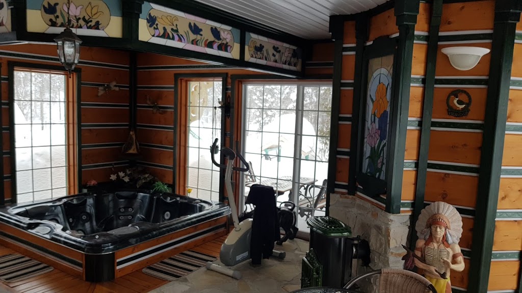 La Chaumière des Tourelles Gite & Chalets | 1128 Rang du Moulin, Saint-Alexis-des-Monts, QC J0K 1V0, Canada | Phone: (819) 265-2248