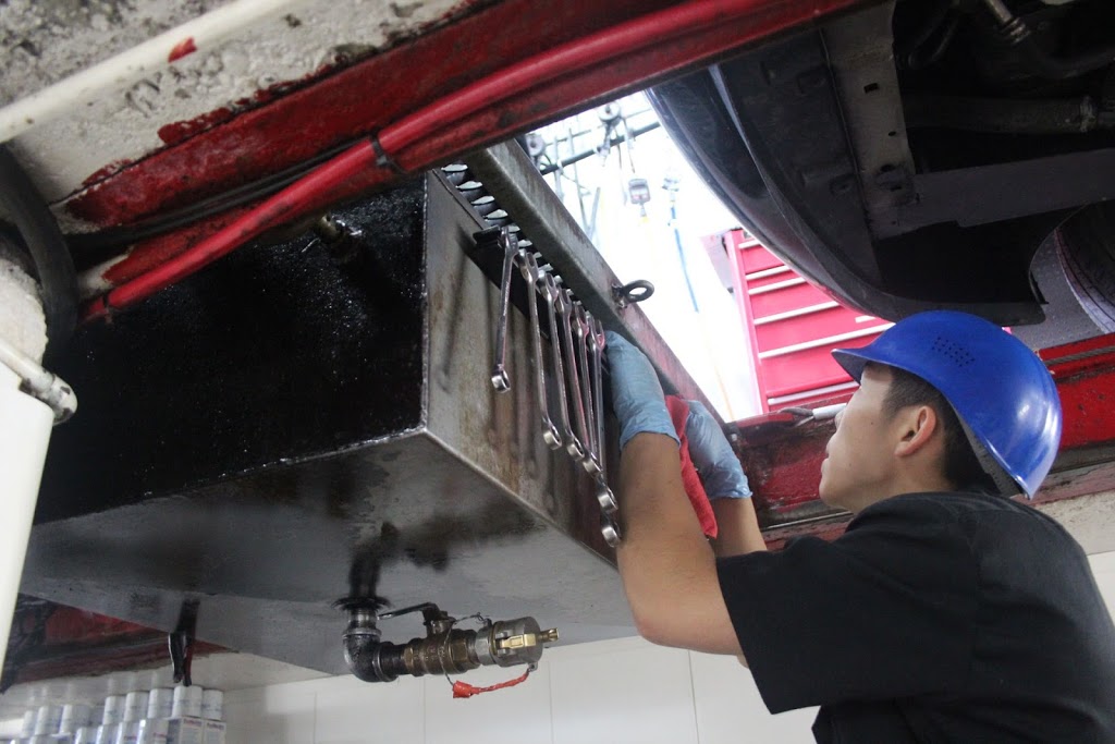 Oil Changers | 777 Dundas St W, Mississauga, ON L5C 4P6, Canada | Phone: (905) 897-3080