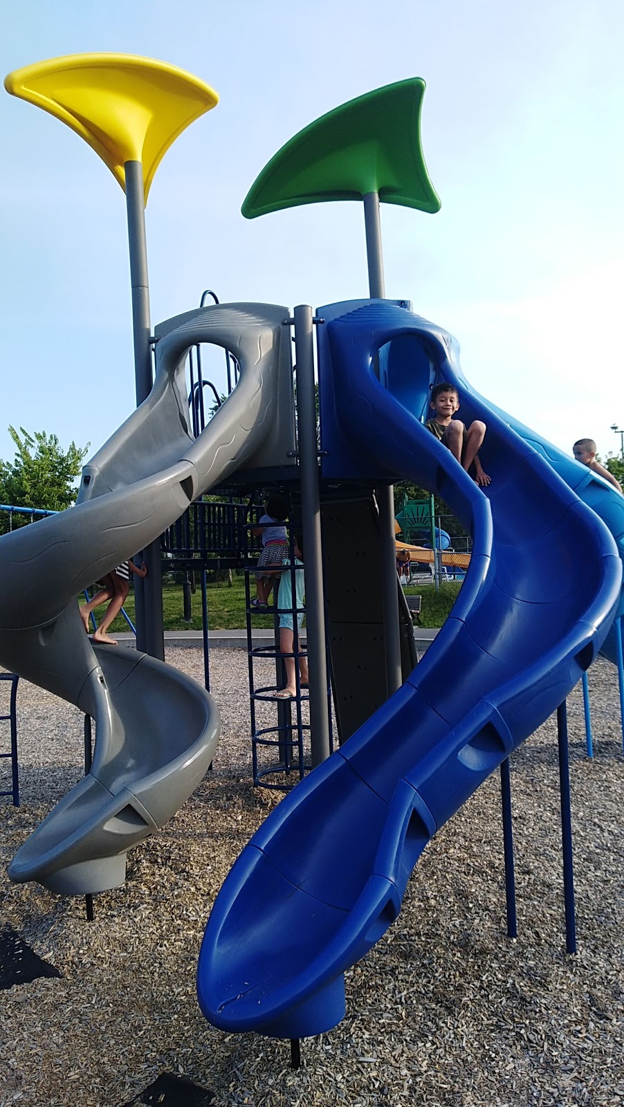 Parc L.-O.-Taillon | 9333 Rue Bellerive, Montréal, QC H1L 3N5, Canada | Phone: (514) 282-1882