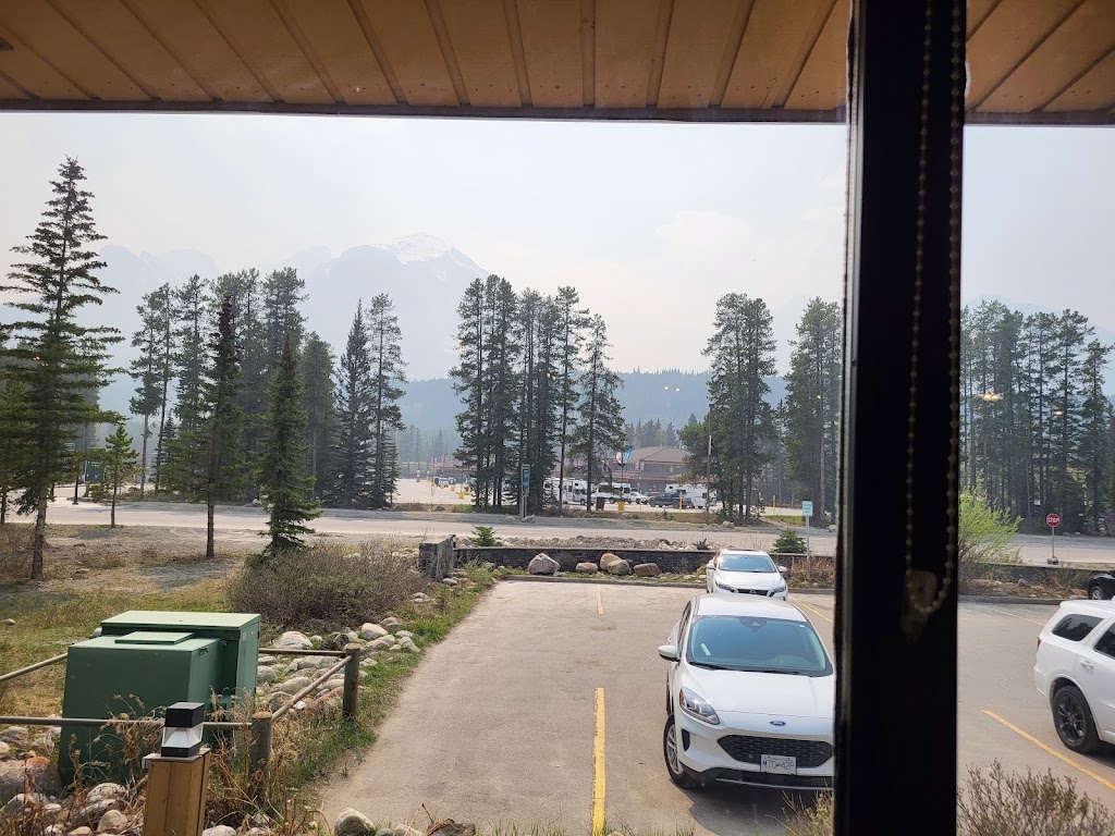 Mountain Restaurant | 200 Village Rd, Lake Louise, AB T0L 1E0, Canada | Phone: (403) 522-3573