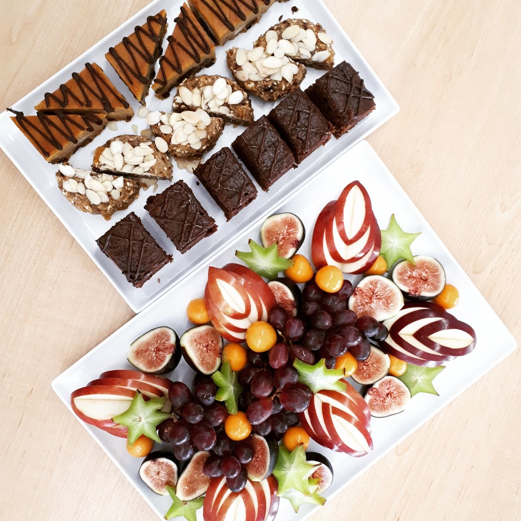 Cake Atom | 2000-A Chemin du Fer-à-Cheval, Sainte-Julie, QC J3E 2T7, Canada | Phone: (450) 922-8484